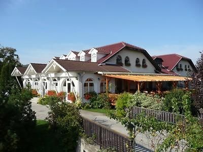 Sziget Hotel&Restaurant Tarjan Exterior photo